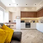 Apartment Novoselskogo 19-67 *