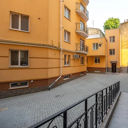 Novoselskogo 19-67 Apartment