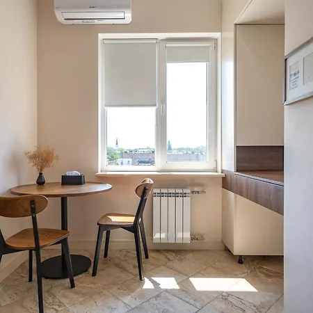 Apartment Novoselskogo 19-67 *