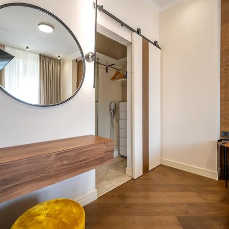 Apartment Novoselskogo 19-67 *