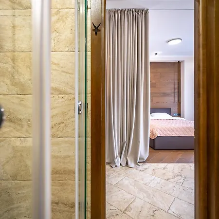 Apartment Novoselskogo 19-67 *