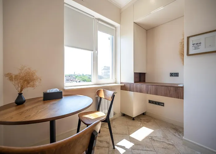 Novoselskogo 19-67 *