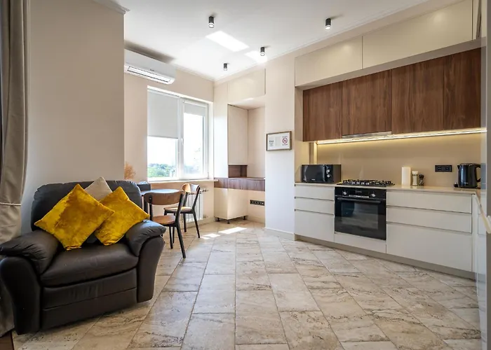 Apartment Novoselskogo 19-67 *