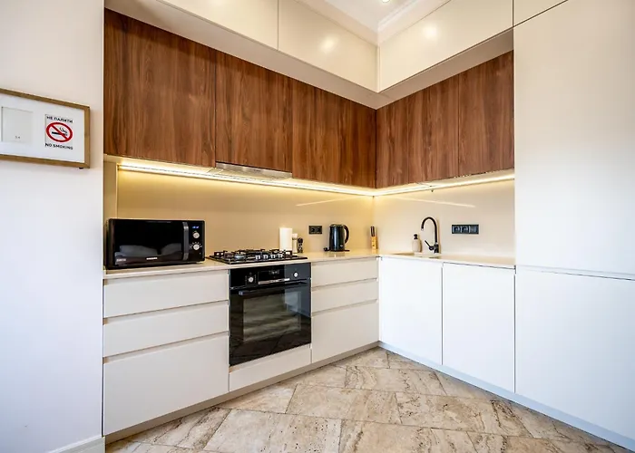 Novoselskogo 19-67 *