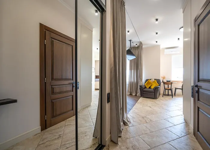 Novoselskogo 19-67 *